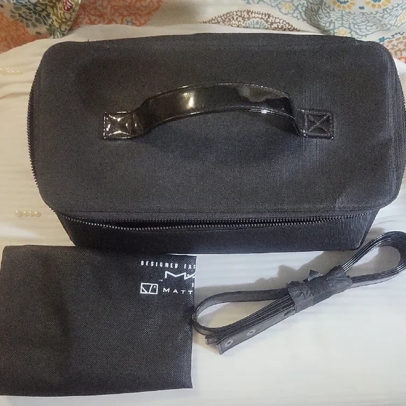 MAC Cosmetics Black Toiletry Bag with Transparent Panel - Picture 5 of 5